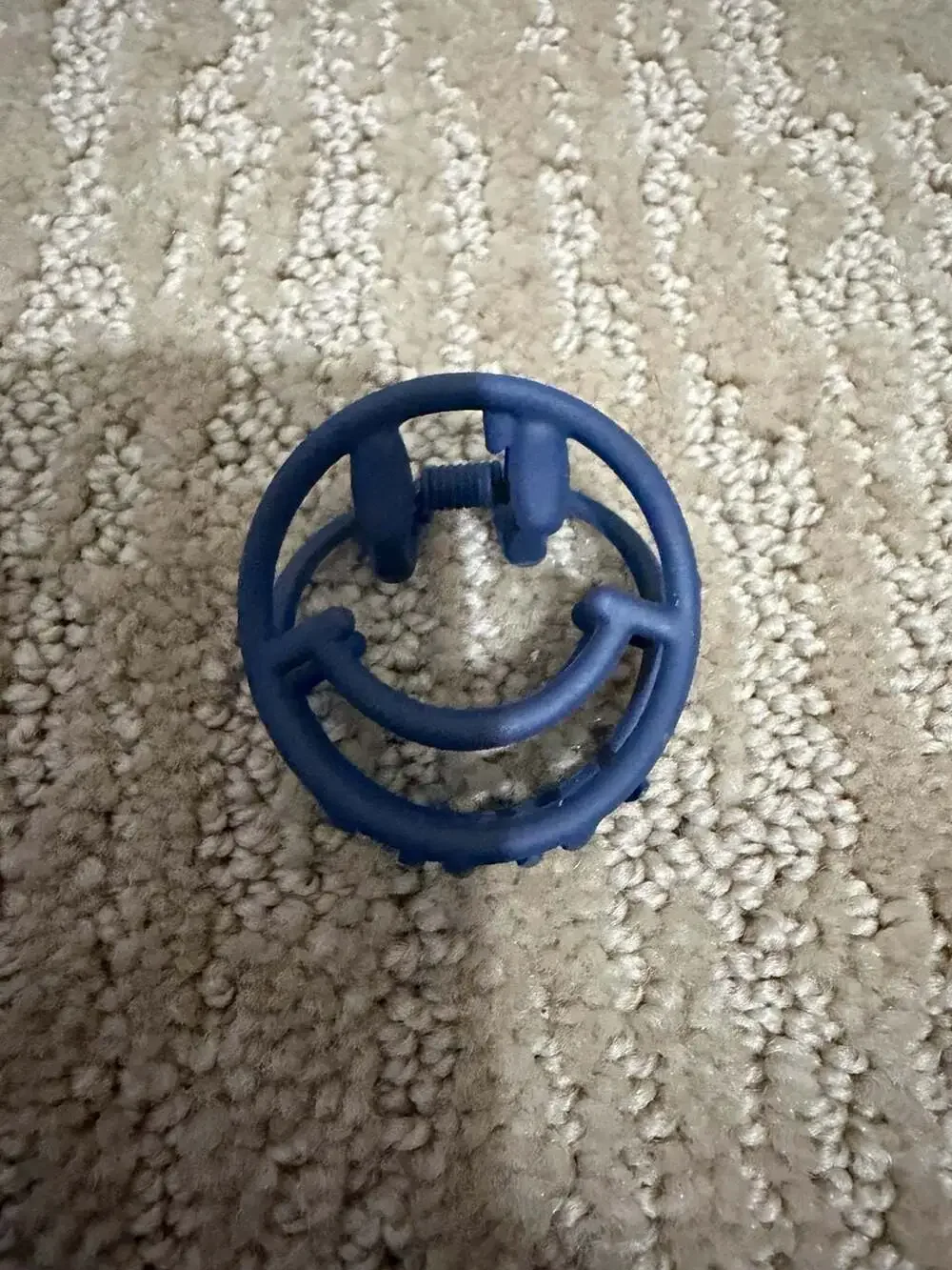 Set of 4 Assorted Smiley Face and Flower Hair Claw Clips